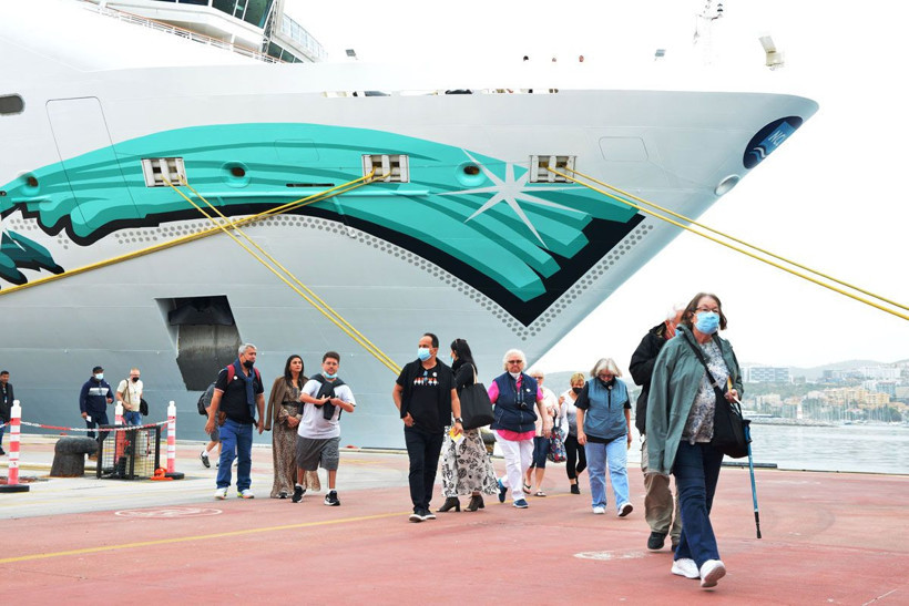 Kuşadası'na iki dev yanaştı! Gemilerden inen 1114 yolcu... - Resim: 3