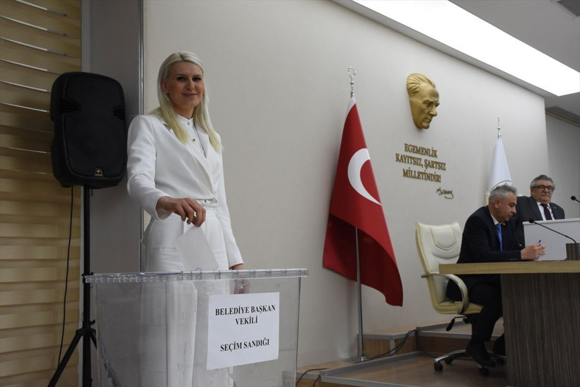Bilecik Belediye Başkanlığını CHP'li isim kazandı! Melek Mızrak Subaşı kimdir eşi ve çocukları - Resim: 1