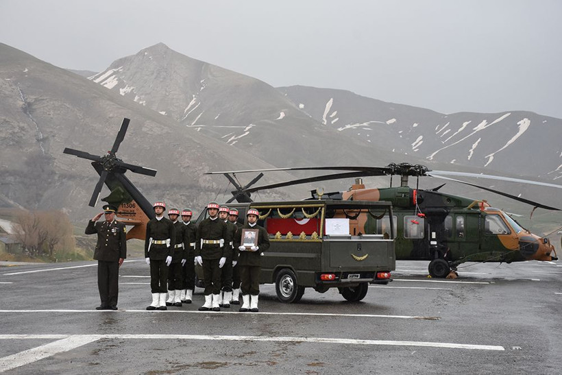 Pençe-Kilit şehidi Üsteğmen Kaan Kanlıkuyu'nun cenazesi törenle memleketine gönderildi - Resim: 3