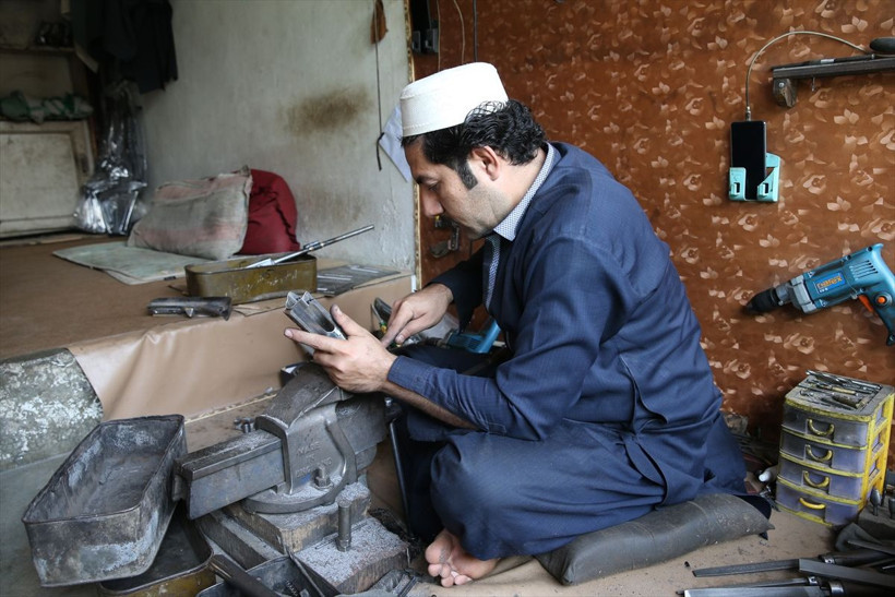 Yasadışı silah endüstrisinin merkezi! Silahlar telefondan ucuz! Tabanca 800, Kaleşnikof 2500 lira.... - Resim: 3