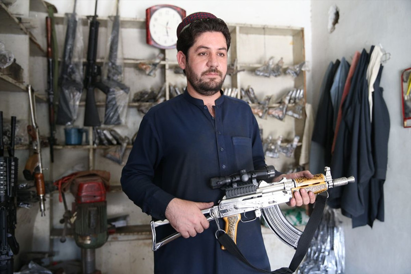 Yasadışı silah endüstrisinin merkezi! Silahlar telefondan ucuz! Tabanca 800, Kaleşnikof 2500 lira.... - Resim: 4