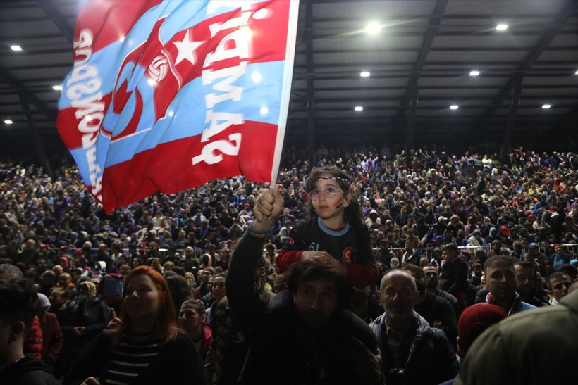 Trabzonspor taraftarı, Antalyaspor maçını meydanlarda izledi - Resim: 4