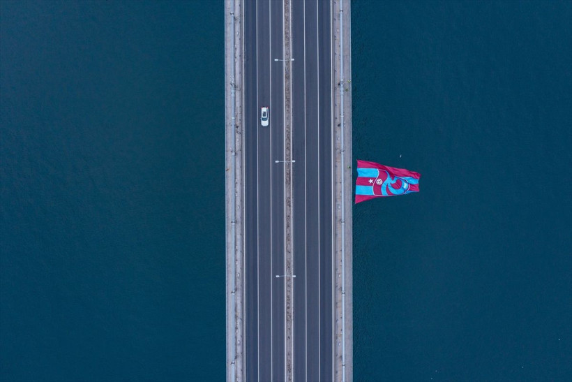 Trabzonspor bayrağı 15 Temmuz Şehitler Köprüsü'ne asıldı - Resim: 3