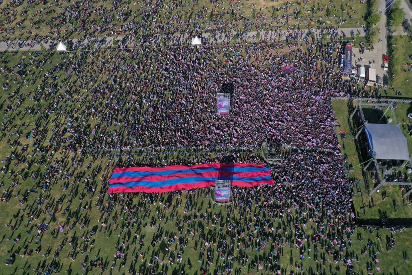 Trabzonsporlu taraftarlar İstanbul'da takımlarının şampiyonluğunu kutladı - Resim: 3
