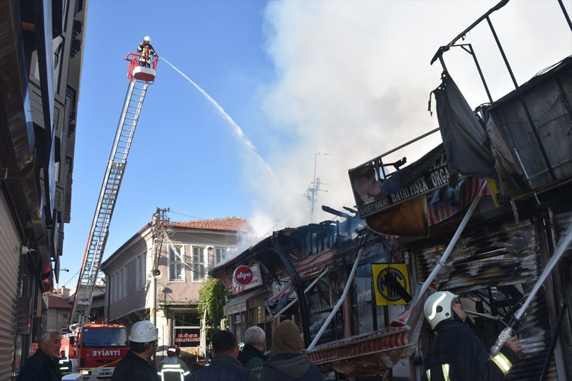 Kasapta başladı 15 dükkanı kül etti! Görüntüler feci patlama da oldu - Resim: 3