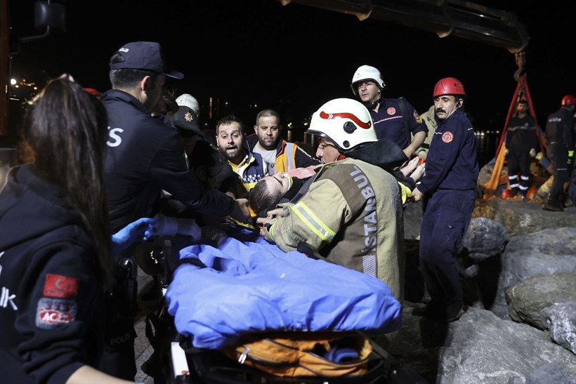 Moda Sahili'nde şaşkına çeviren olay! Ekipler kayaları kaldırdı 3 saat boyunca... - Resim: 4