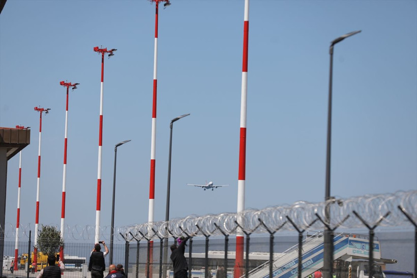 Rize-Artvin Havalimanı'na "Rize-Artvin" isimli ilk yolcu uçağı iniş yaptı - Resim: 1