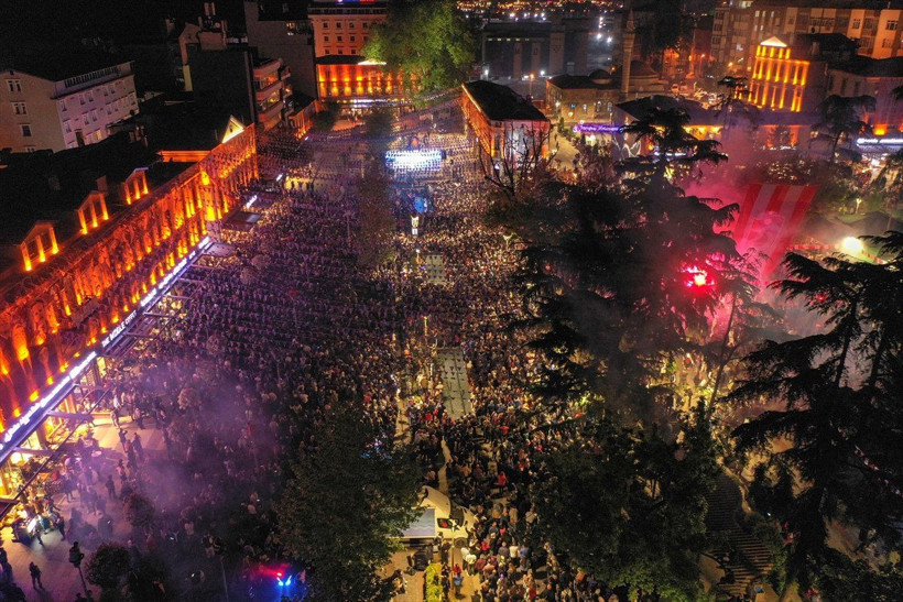 Trabzonspor şampiyonluk kupasını kaldırdı - Resim: 2