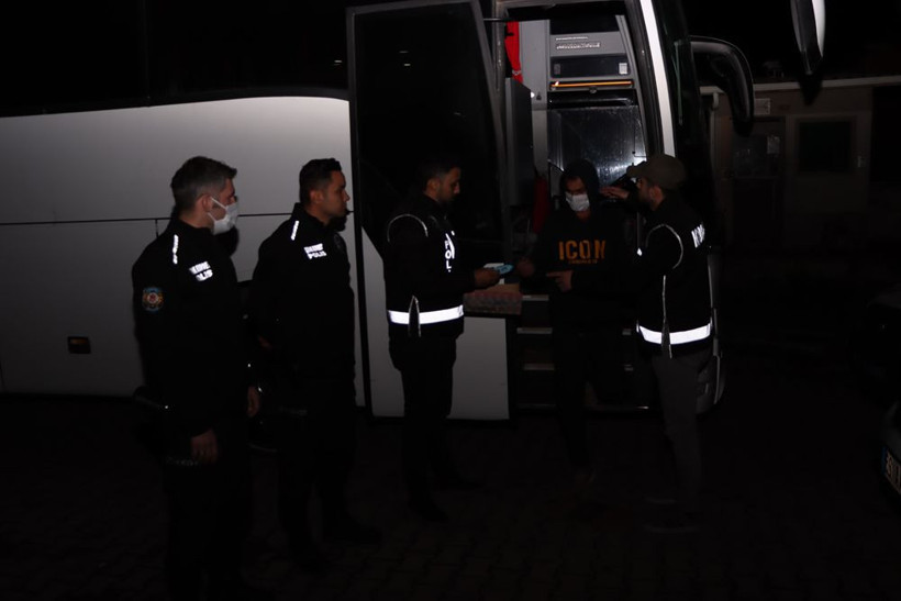 Otobüslerin gizli bölmelerinde yakalandılar! Polisler koltuk sayısından fark etti - Resim: 2