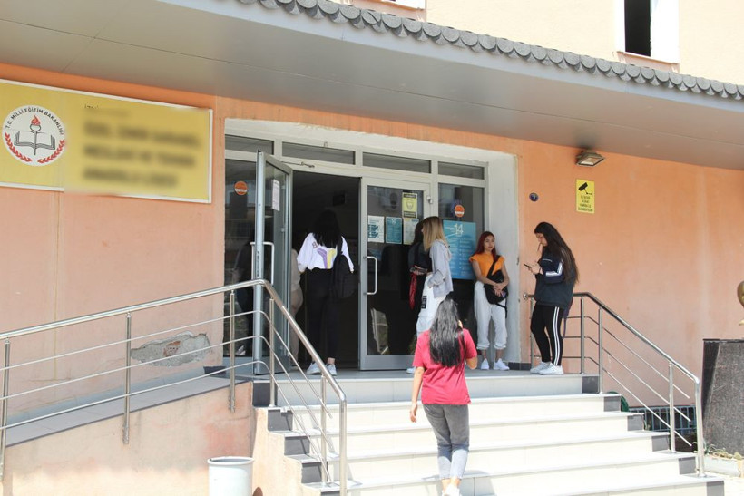 İzmir'de her şey öğrenciler dersteyken oldu! Sonrasında yaşananlar şoke etti - Resim: 1