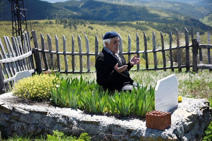 Aşk ve vefanın böylesi! Vefat eden eşini yalnız bırakmamak için köyde tek başına yaşıyor - Resim: 3
