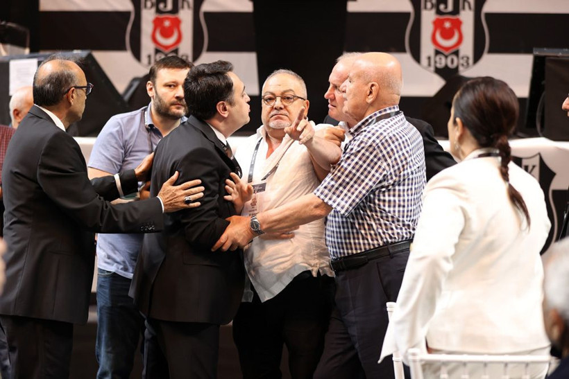 Beşiktaş olağan idari ve mali genel kurulunda ortalık fena karıştı! Ahmet Nur Çebi'den de sert tepki - Resim: 4