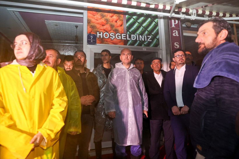 Ankara'yı karıştıran çizme fotoğraf! Süleyman Soylu çizmeyle Mansur Yavaş takım elbisesiyle... - Resim: 4