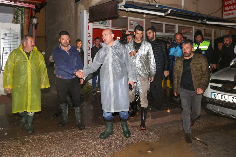 Ankara'yı karıştıran çizme fotoğraf! Süleyman Soylu çizmeyle Mansur Yavaş takım elbisesiyle... - Resim: 3