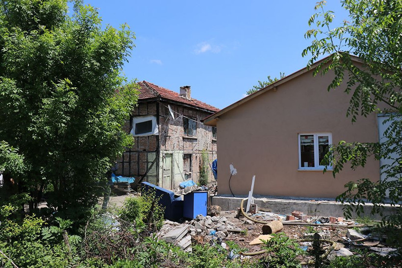 Harabe evde yaşayan yaşlı çiftin ev hayali onlar sayesinde gerçek oldu! - Resim: 4