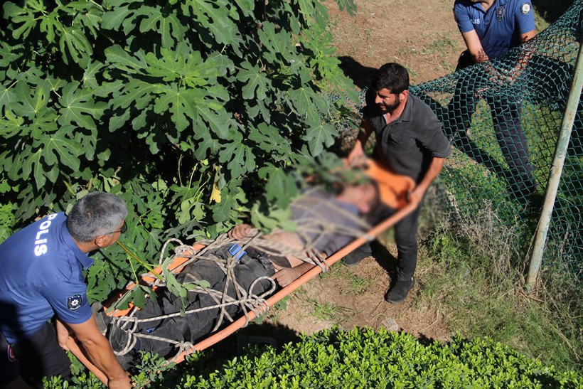 Antalya'da tuvaletini yaparken başına geldi! Yardım çığlığını kanocular duydu - Resim: 2