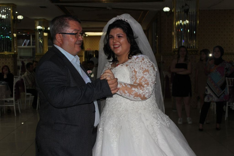 Kocaeli'de 30 yaşındaki Yasemin'in hayali gerçek oldu! Damatsız düğün yaptı - Resim: 2