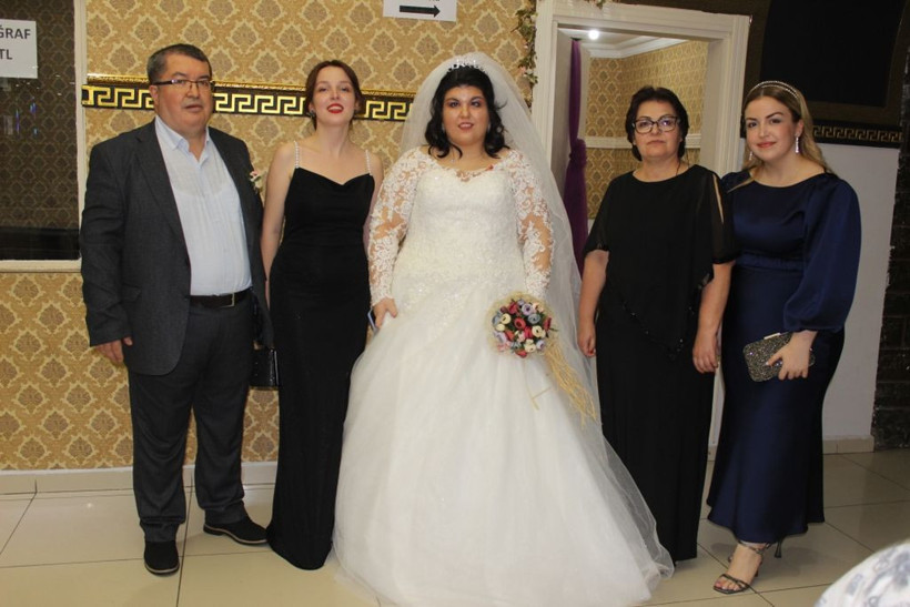 Kocaeli'de 30 yaşındaki Yasemin'in hayali gerçek oldu! Damatsız düğün yaptı - Resim: 3