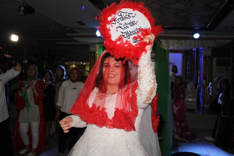 Kocaeli'de 30 yaşındaki Yasemin'in hayali gerçek oldu! Damatsız düğün yaptı - Resim: 4