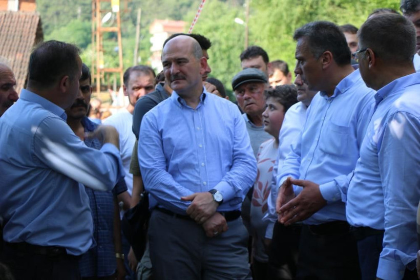 Bakan Soylu sel bölgesinde engelleri aşıp vatandaşların sorunlarını dinledi - Resim: 1