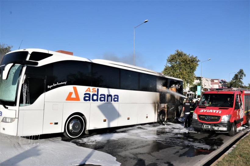 Antalya’da otogara yolcu almaya giden otobüs alev alev yandı - Resim: 2