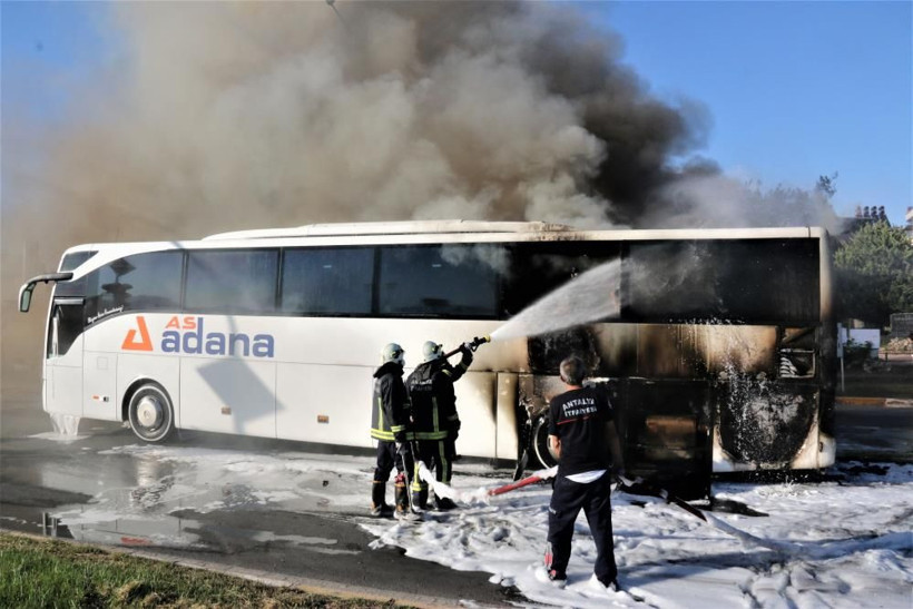 Antalya’da otogara yolcu almaya giden otobüs alev alev yandı - Resim: 4
