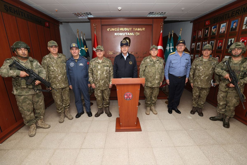 Hulusi Akar ve komutanlar Dağlıca'da! Münbiç ve Tel Rıfat’tan bazı tacizler başladı - Resim: 1