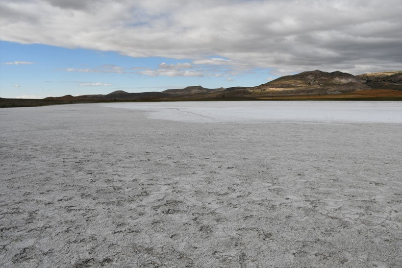 Küresel ısınmanın işareti Sivas'ta çıktı! Kuruyan gölün yüzeyini buz tabakası sardı - Resim: 4