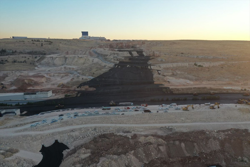 Atık su taştı TAG Otoyolu kapandı! Araçlar çamurun içinde kaldı bakanlıktan açıklama geldi - Resim: 1