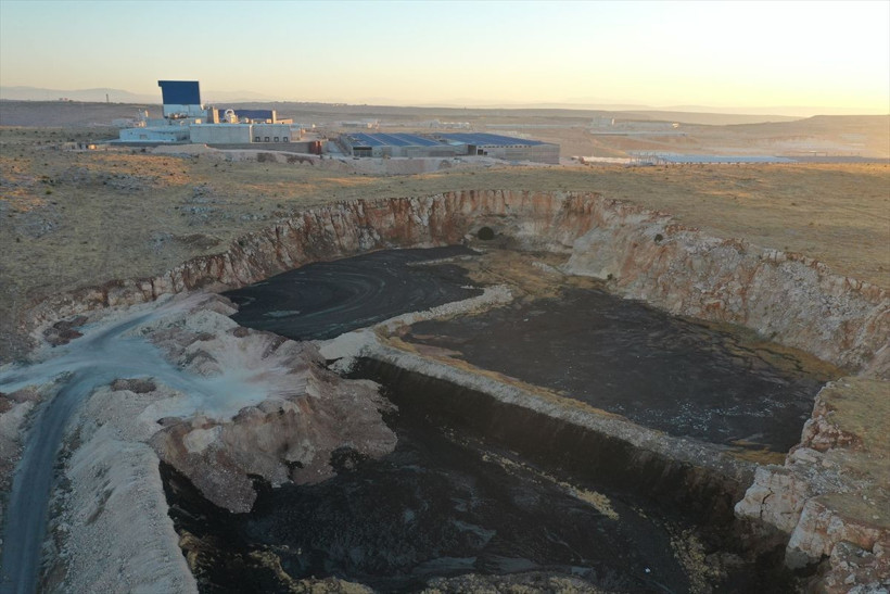 Atık su taştı TAG Otoyolu kapandı! Araçlar çamurun içinde kaldı bakanlıktan açıklama geldi - Resim: 2