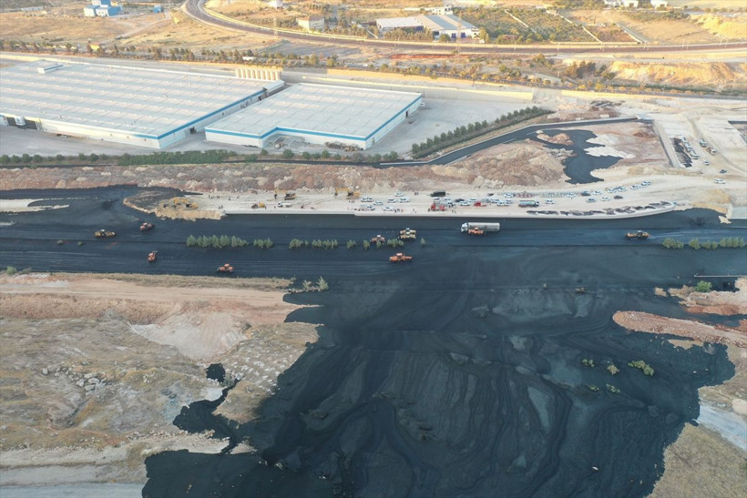 Atık su taştı TAG Otoyolu kapandı! Araçlar çamurun içinde kaldı bakanlıktan açıklama geldi - Resim: 4