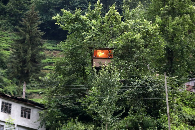 Rize'de 700 liraya yerden 20 metre yüksekte ev yaptı - Resim: 1