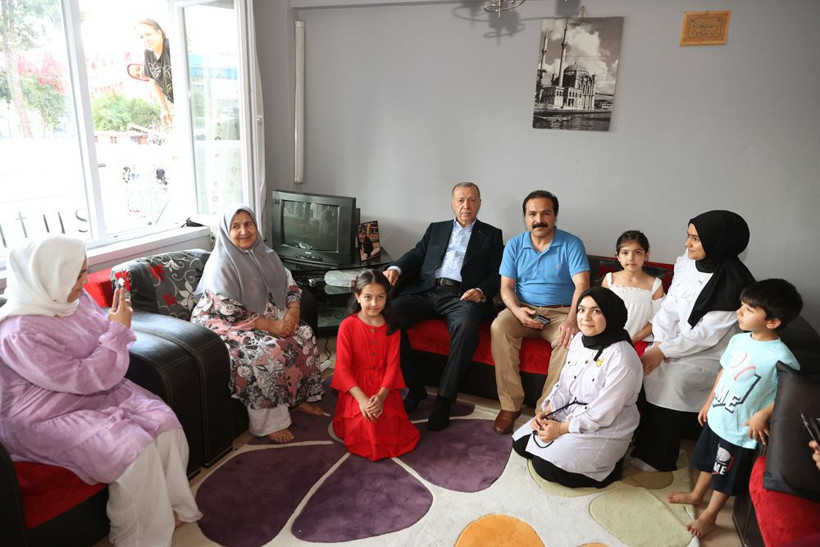 Cumhurbaşkanı Erdoğan, Ordu'da çay davetinde bulunan aileyi ziyaret etti - Resim: 2