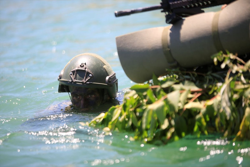Yunan baksın da kimle uğraşıyor görsün! Türk komandoları nefes kesti çarpıcı fotoğraflar - Resim: 3