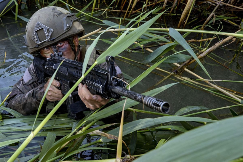 Yunan baksın da kimle uğraşıyor görsün! Türk komandoları nefes kesti çarpıcı fotoğraflar - Resim: 2