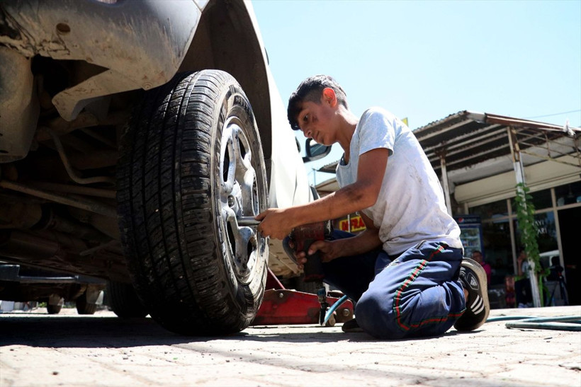 Diyarbakır'da ilginç hikaye! Patlayan lastik öyle bir şeye vesile oldu ki... - Resim: 3