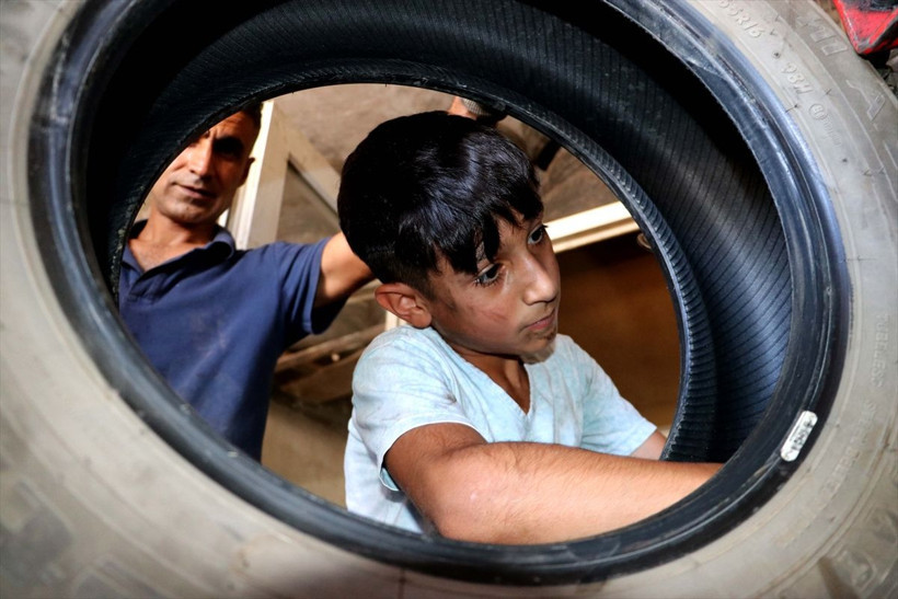 Diyarbakır'da ilginç hikaye! Patlayan lastik öyle bir şeye vesile oldu ki... - Resim: 1