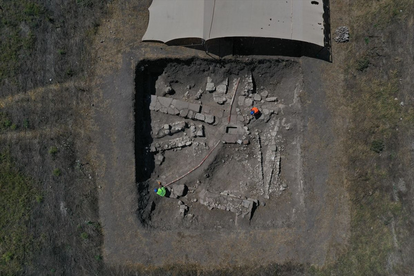 Bandırma'da 2 bin 500 yıllık su şebekesi bulundu borularda özel sistem tespit edildi - Resim: 1