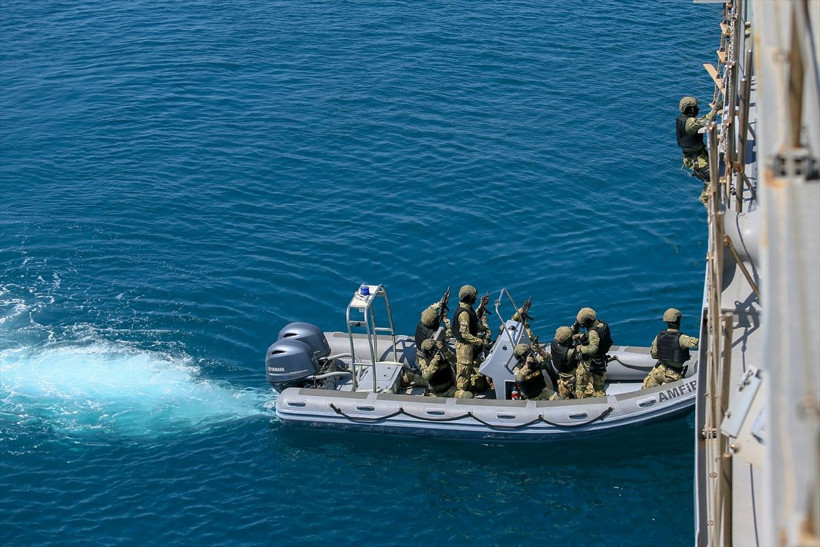 Yunanın korkulu rüyası amfibi timi nefes kesti! Göğüsleri kabartan görüntüler - Resim: 1