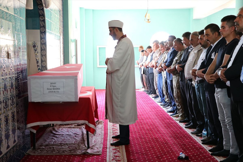 Şehit Piyade Teğmen Ömer Bağra, Kürtçe ağıtlarla son yolculuğuna uğurlandı - Resim: 1