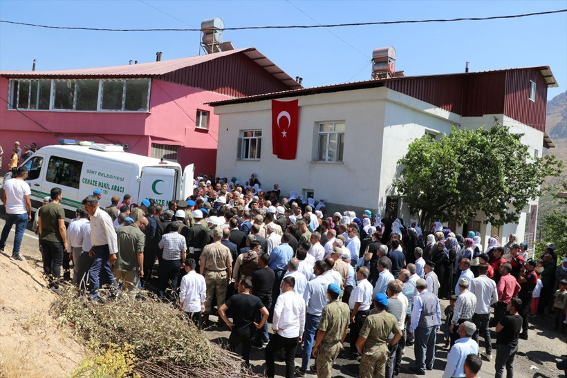 Şehit Piyade Teğmen Ömer Bağra, Kürtçe ağıtlarla son yolculuğuna uğurlandı - Resim: 3