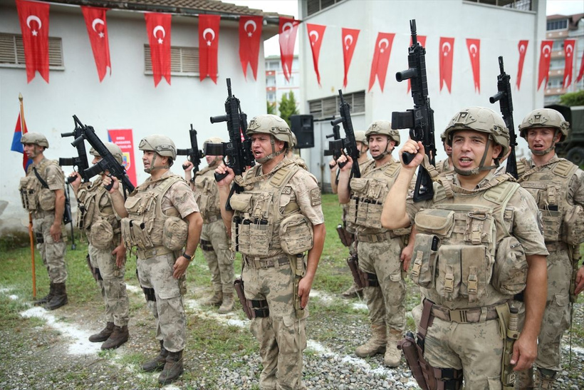 Komandolar Türk bayrakları ve dualarla Suriye'ye uğurlandı! - Resim: 2