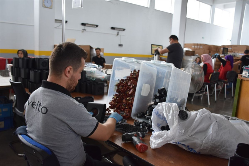 Kadınlar çırılçıplak soyundu! Alman başbakan güldü... Türkiye'ye sipariş yağıyor: 2 katına çıktı - Resim: 3