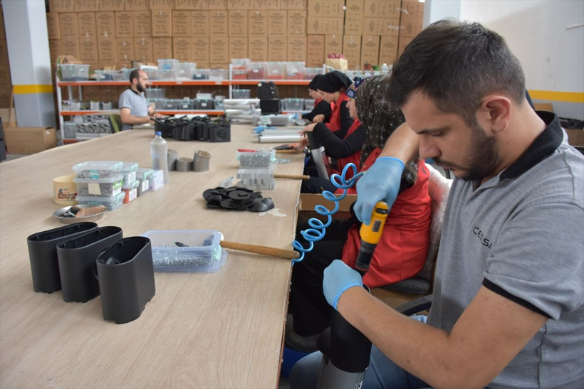 Kadınlar çırılçıplak soyundu! Alman başbakan güldü... Türkiye'ye sipariş yağıyor: 2 katına çıktı - Resim: 2