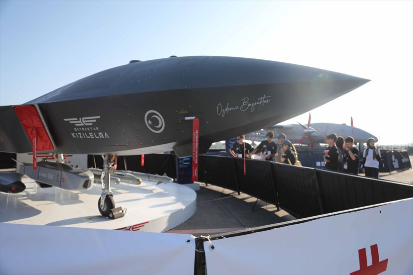 Bayraktar Kızılelma ilk kez sergilendi görenler hayran kaldı festivalin ilgi odağı oldu - Resim: 4