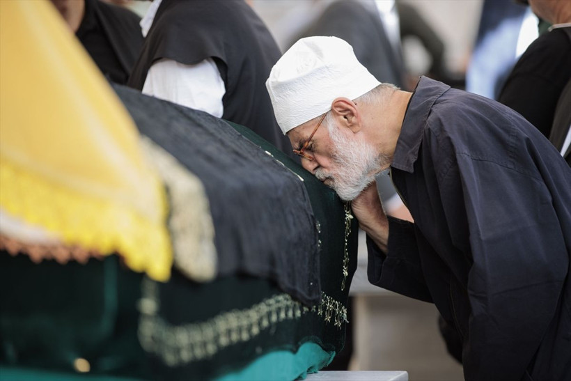 Ömer Tuğrul İnançer ebediyete uğurlandı sevenleri yalnız bırakmadı - Resim: 4