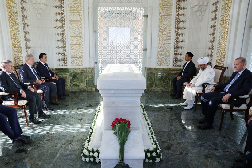 Cumhurbaşkanı Erdoğan, Hazreti Hızır Türbesi'ni ziyaret etti - Resim: 2