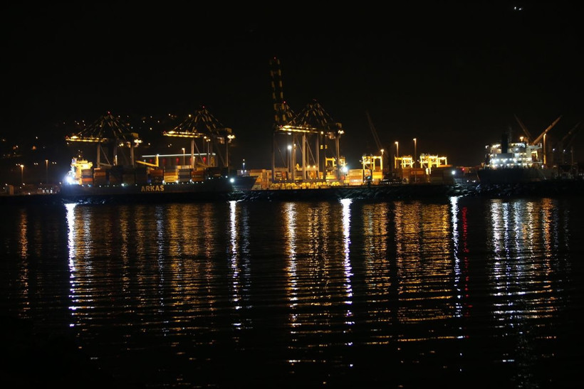 İskenderun’da konteyner gemisi battı! Gemiyi kurtarma çalışmaları başlatıldı - Resim: 1