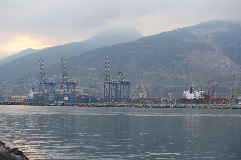 İskenderun’da konteyner gemisi battı! Gemiyi kurtarma çalışmaları başlatıldı - Resim: 2