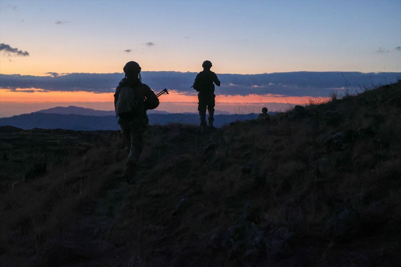 Gizli geçit yapmışlar 9 odası var! Terör mağarasına girildi içeriden çıkanlara bakın - Resim: 1